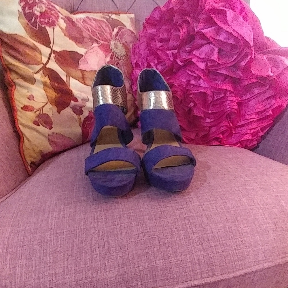 Size 9 purple and metallic bronze platform heels.